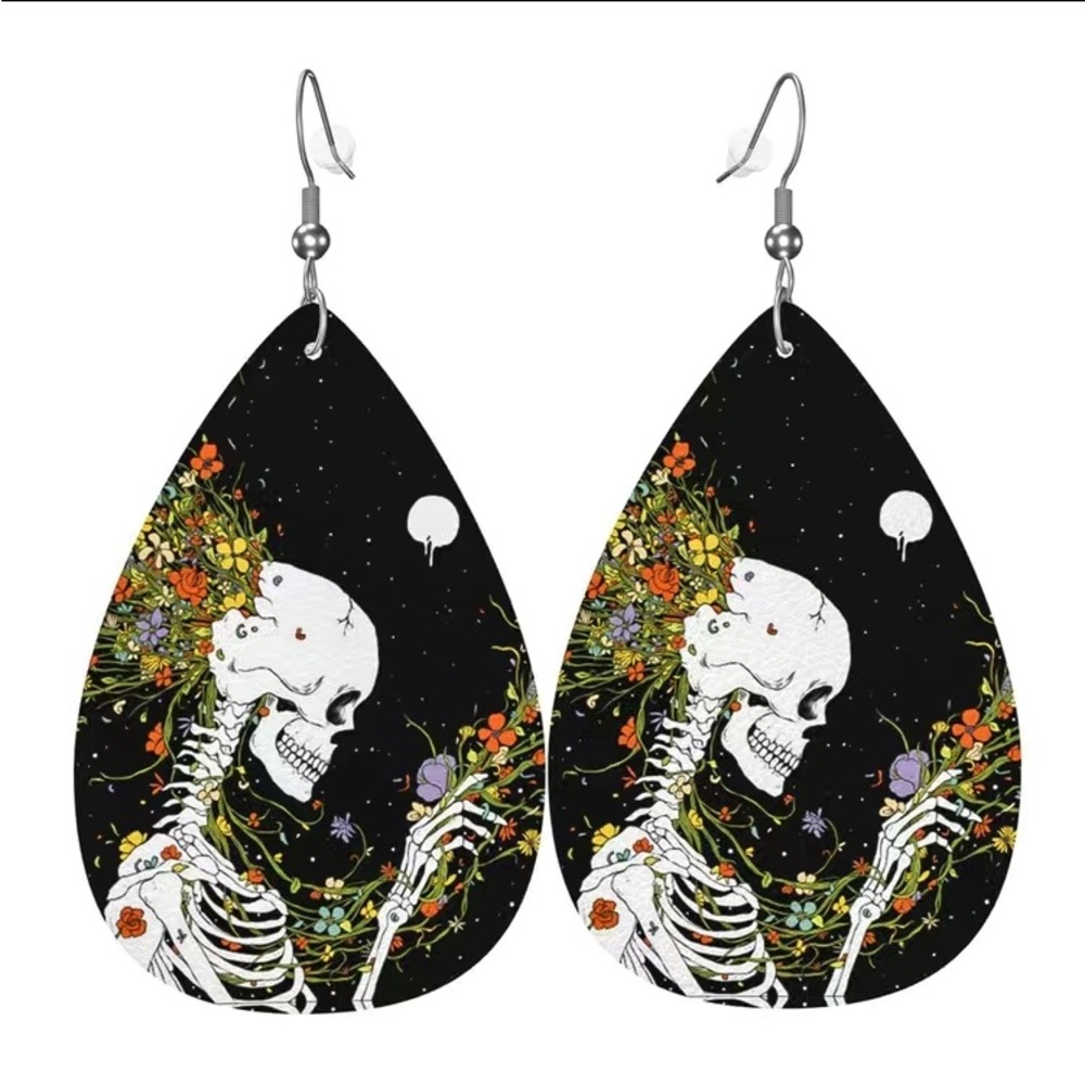 Flowers and skeleton soft pleather earrings - Picture 3 of 4